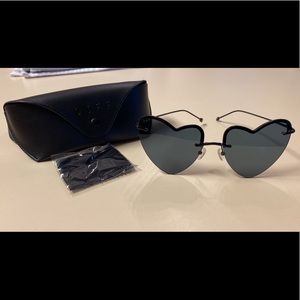 NEW! DIFF Remy black heart shaped sunglasses